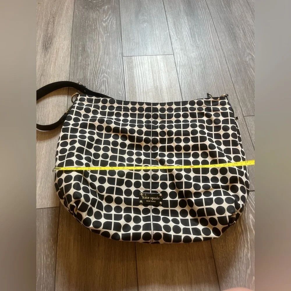 Kate Spade New York extra Large patterned Crossbody Diaper Bag With change mat - Picture 10 of 11